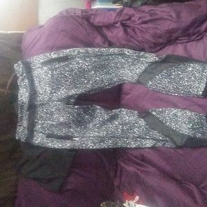Lululemon athletica Leggins sz 6  Barley worn new condition!